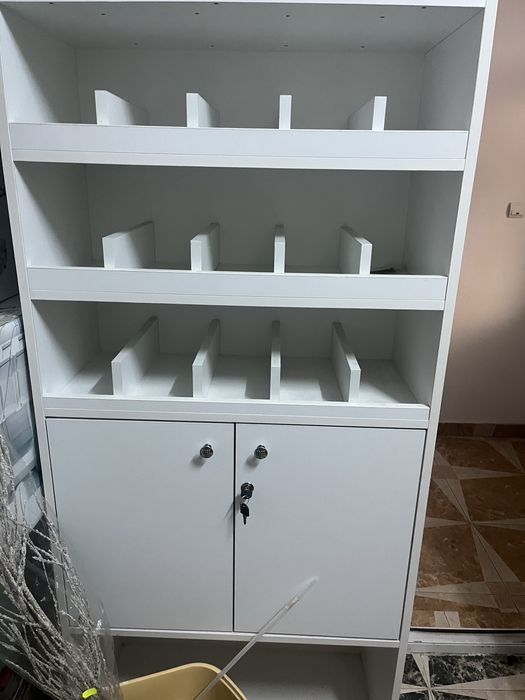 Mobilier plus birou si alte corpuri