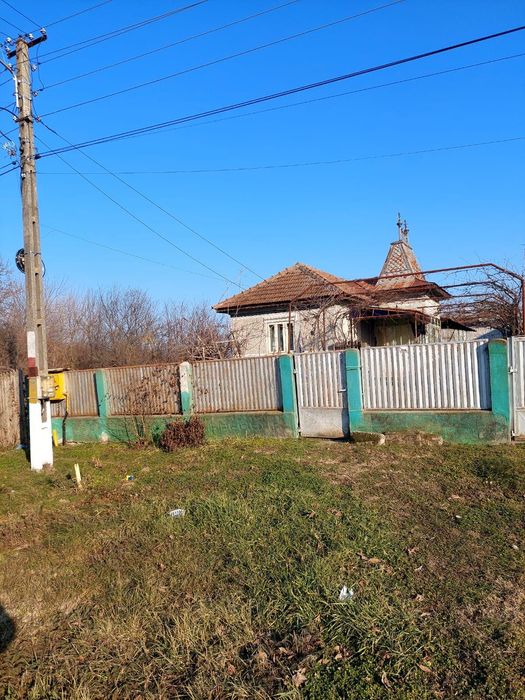 Vând casă si gradina