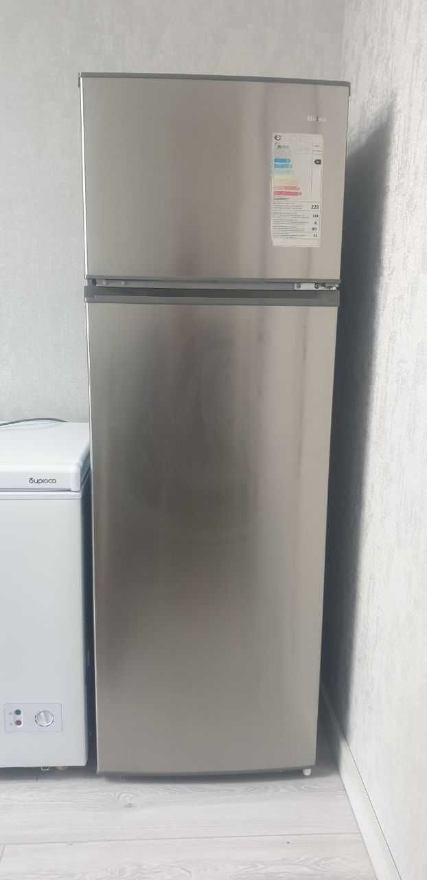 Продается холодильник Midea
