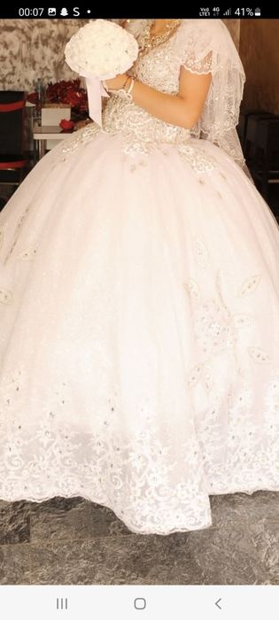 Vând rochiță de mireasa