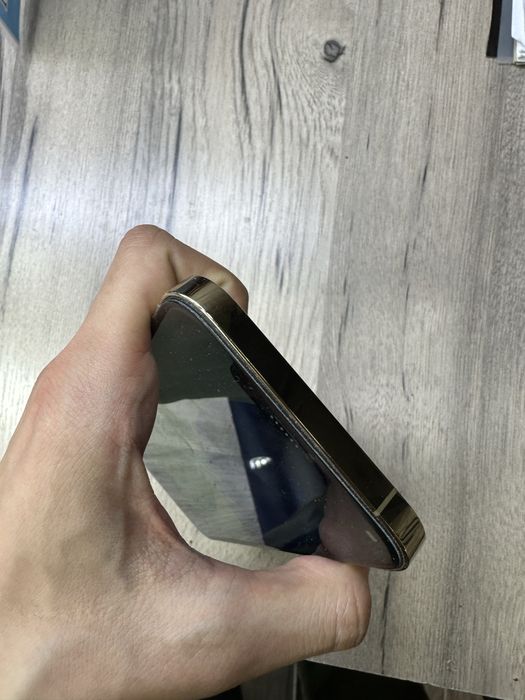 Iphone 12 pro max gold