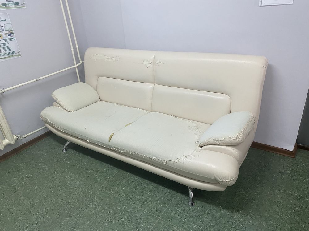 Продам диван прочный