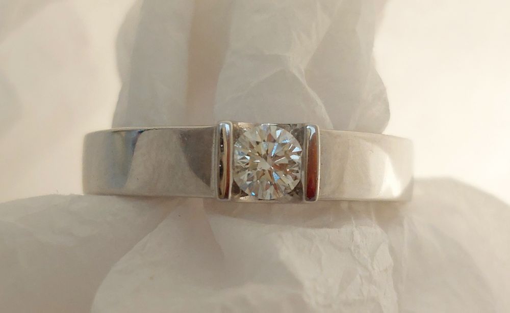 Продам золотое кольцо для помолвки