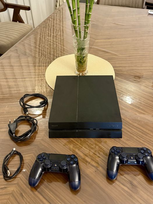Продам игровую приставку Sony play staytıon 4