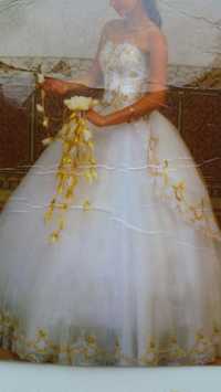 Срочно свадебное платье в отличном состоянии белоснежное