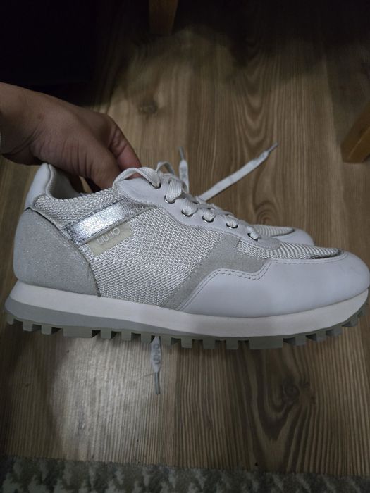 Продавам маратонки Liu Jo носени няколко пъти номер 37 цена 90 лв