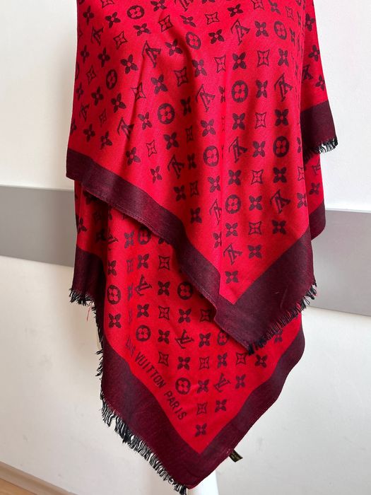 Красив шармантен шал Louis Vuitton