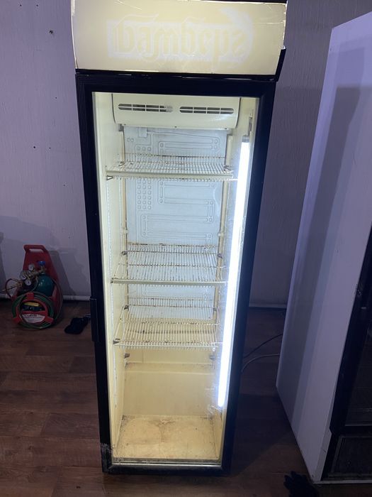 Витринный холодильник