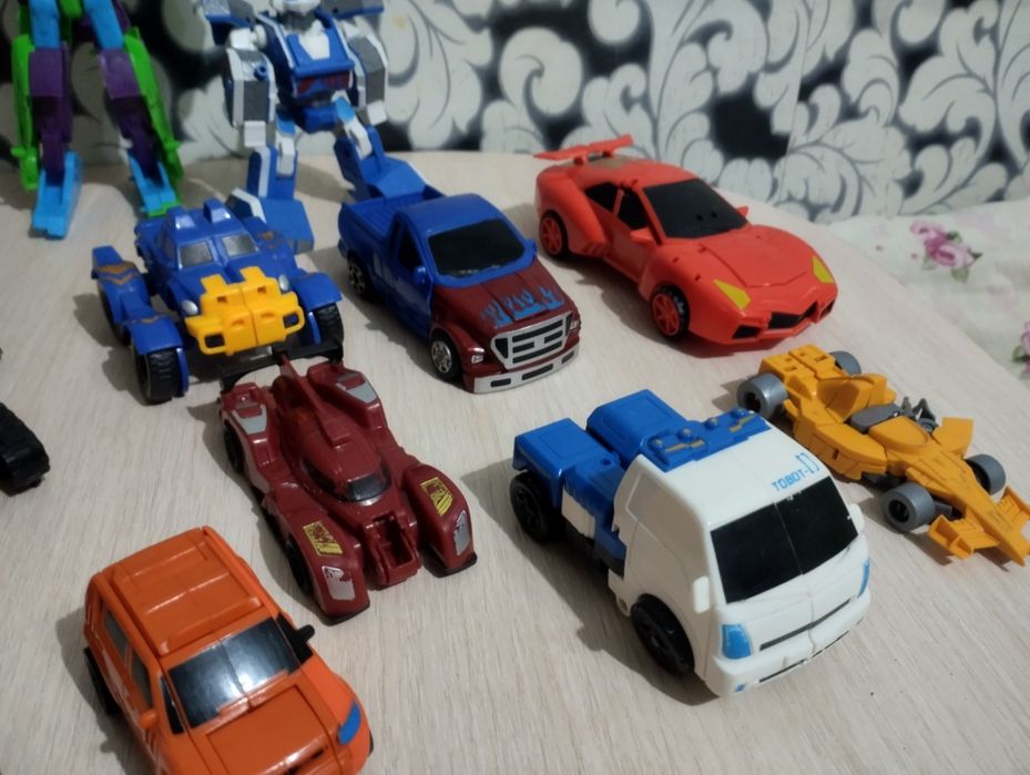 Игрушки  робот трансформер