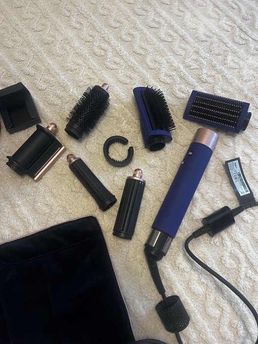 Продава се сешуар Dyson Aiwrap