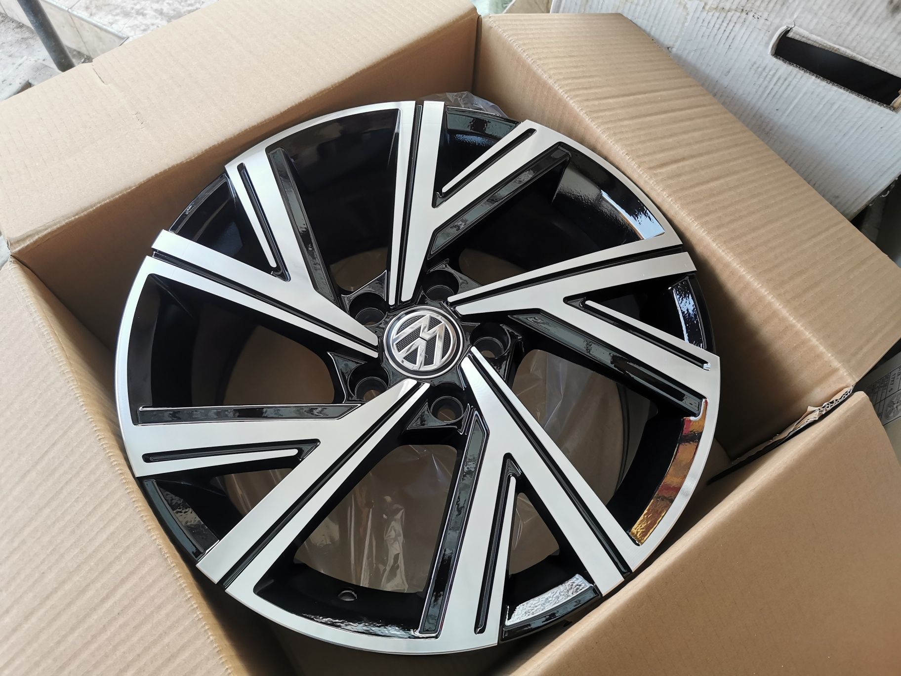 Vand jante de aliaj pentru vw pe 17 model Serval