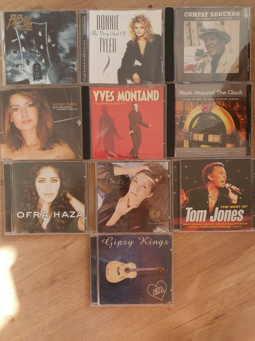 Suport CD/DVD si CD-uri muzica pentru casa