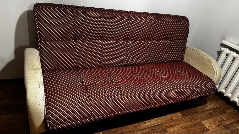 Диван с двумя креслами