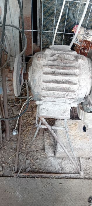 Vând moară cereale