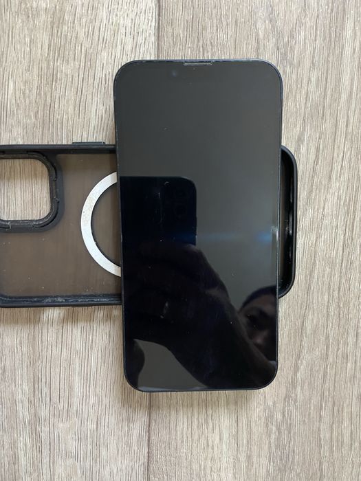 Продам срочно Iphone 13