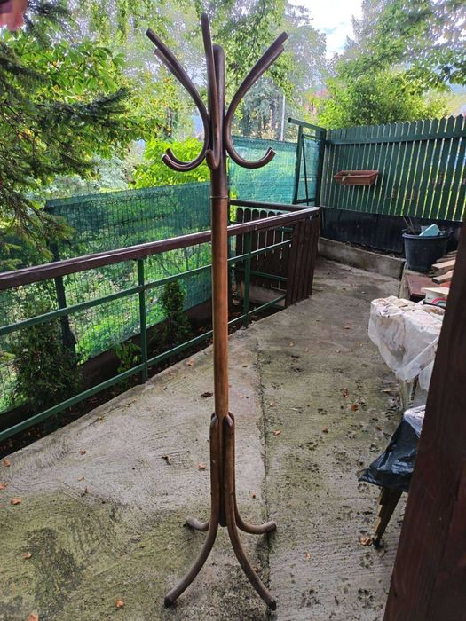 Cuier de lemn pentru haine