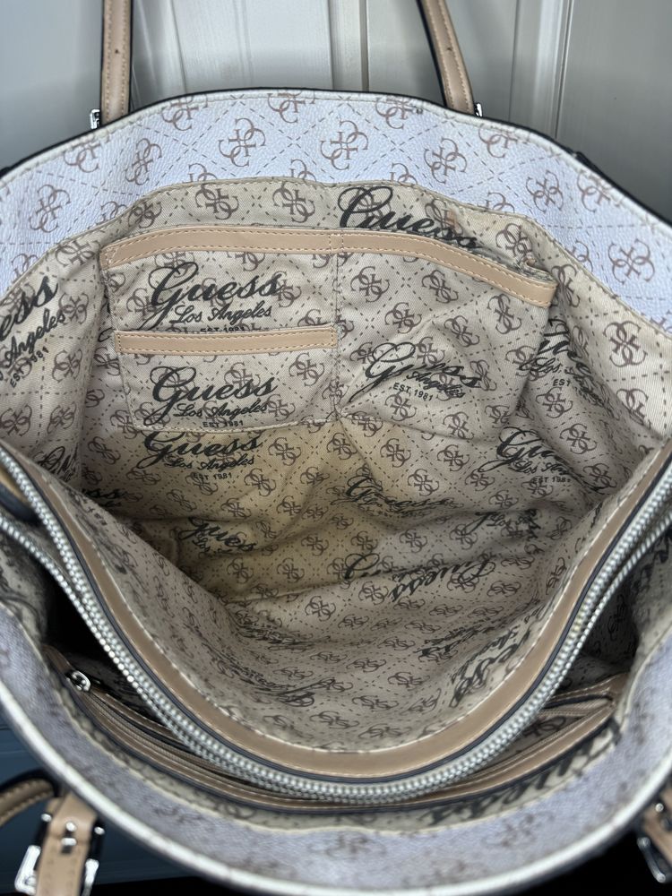 Дамска чанта Guess