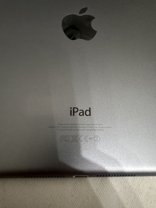 Продавам iPad mini wi-fi+ cellular 16gb Space Gray