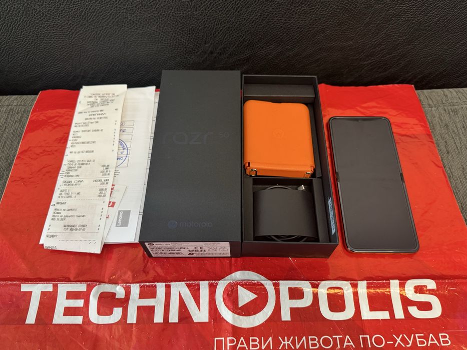 КАТО НОВ 256GB Motorola Razr 50 Technopolis Гаранция 2027 г. Orange