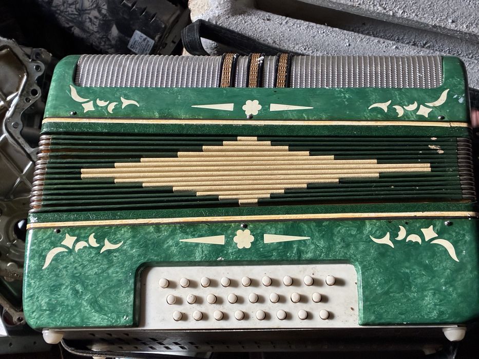 Продам   Гармонь     б/у в    хорошем состояний