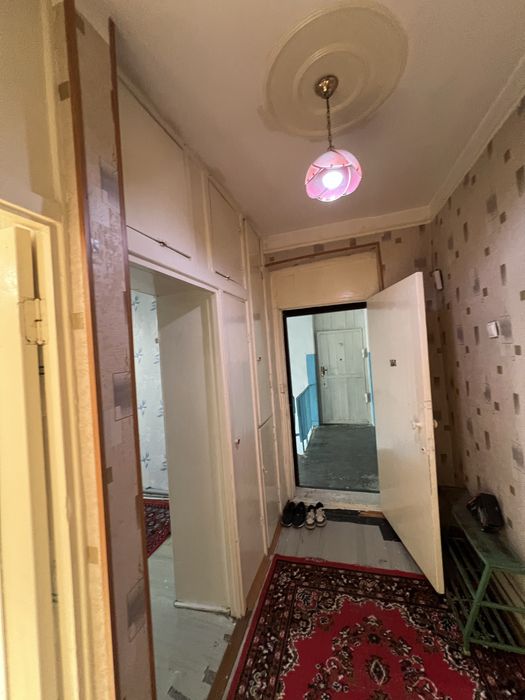 2 xona qilingan remonti yaxshi jihozlari qoladi