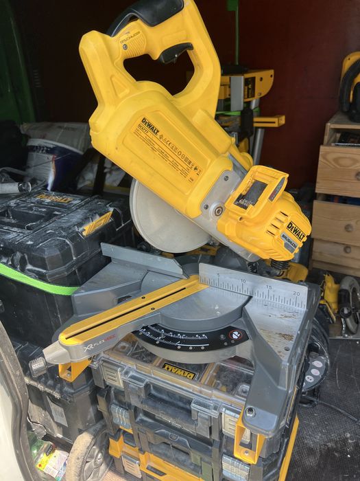Circular dewalt dcs777