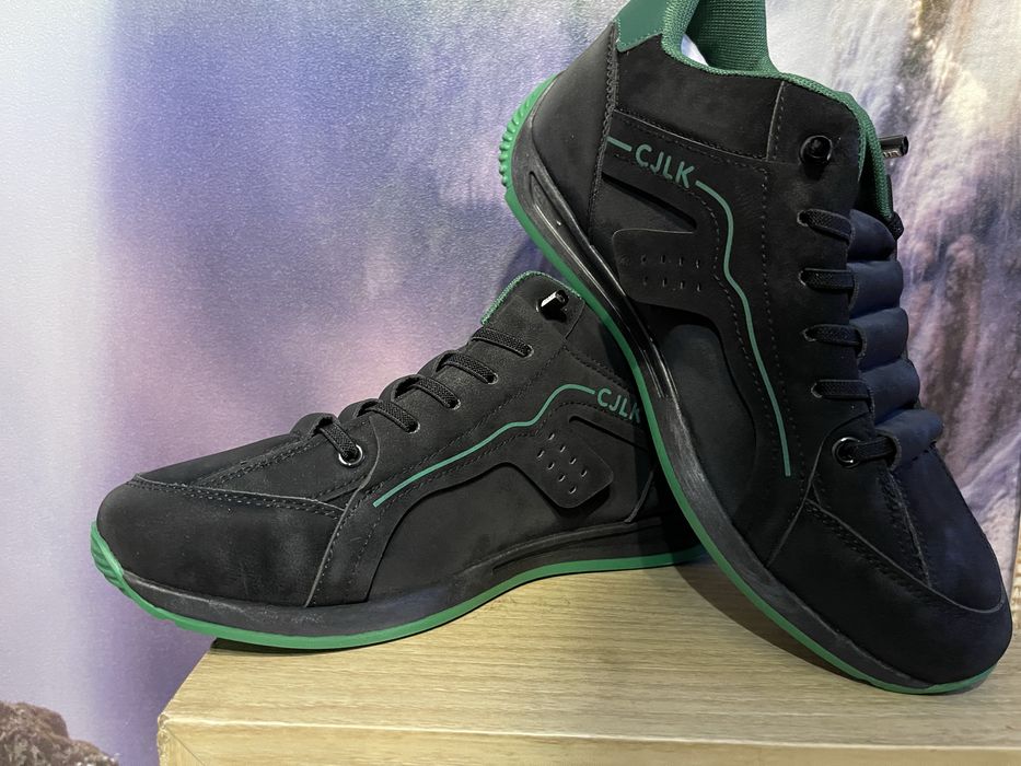 Продам новые кросовки