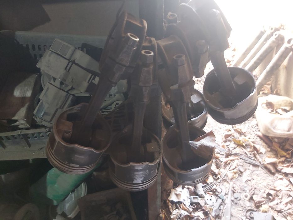 Продам шатуны с поршнями сотка