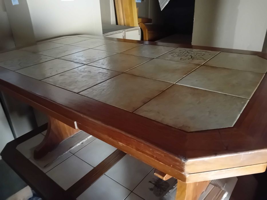 Vând două bucăti de mese