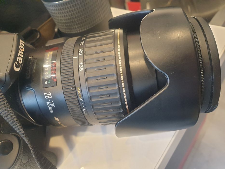 Canon eos 650D със два обектива