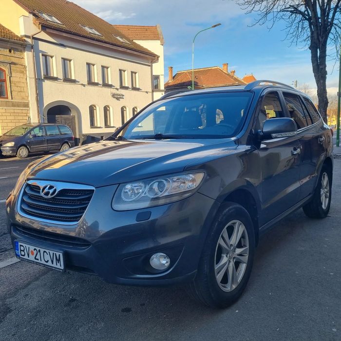 Hyundai Santa Fe AWD SUV cu 7 locuri, interior de piele, anvelope de vara și iearna