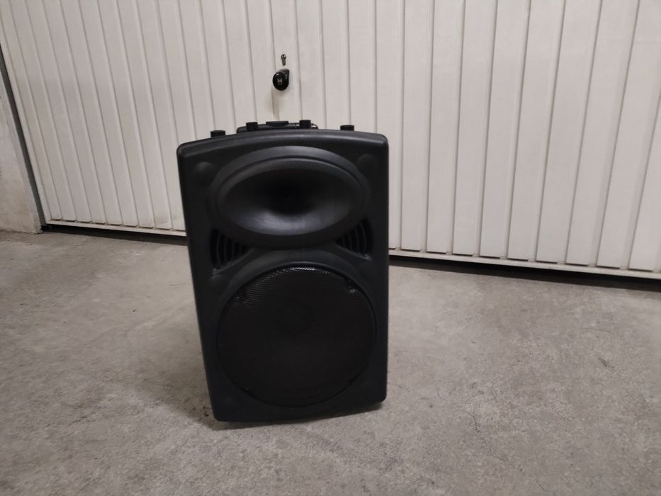 Преносима тонколона с 2бр микрофони на батерии