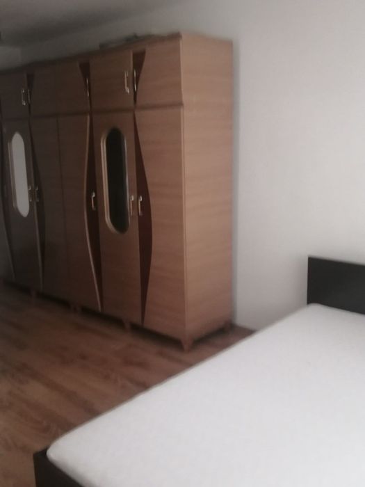 Închiriez apartament