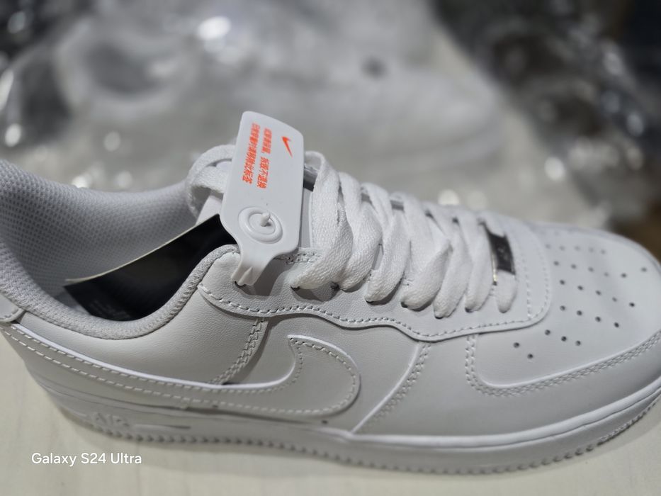 Vind adidasi Nike originali