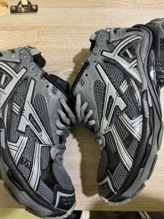 Balenciaga runner grey