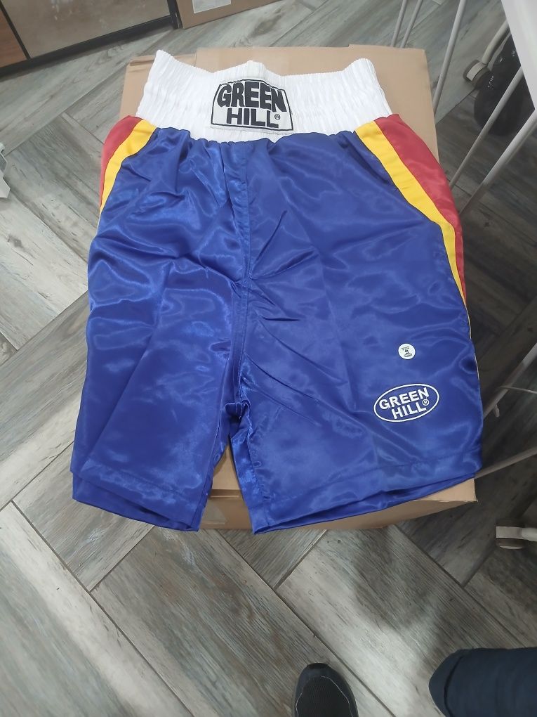Vand maieu si Short