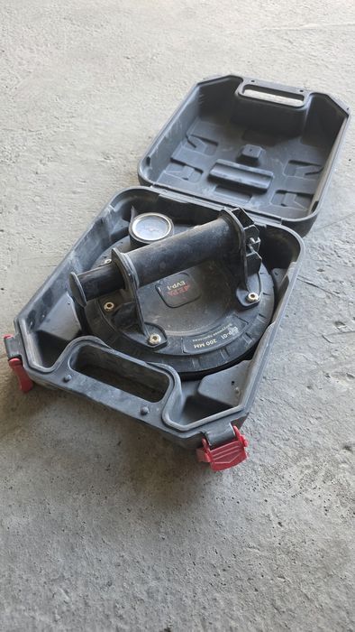 Продаётся вакуумный присоска, хорошем состоянии..