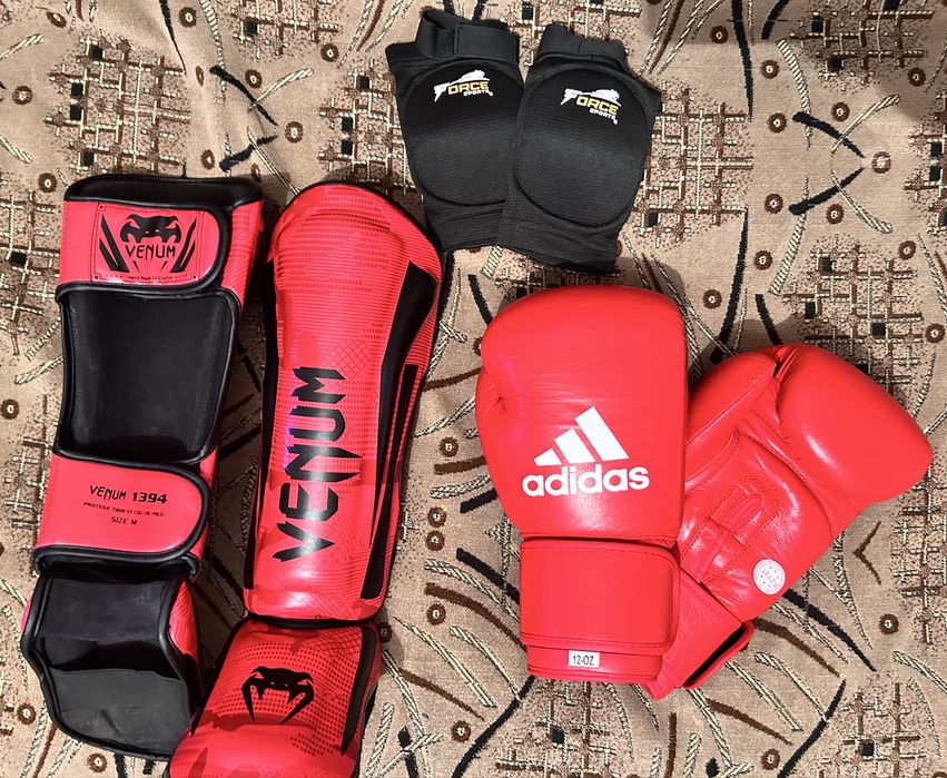Футы щитки, боксерские перчатки, шорты мма