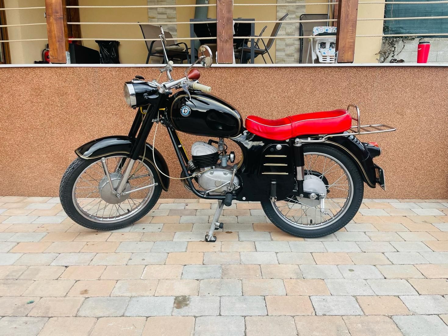 Motocicleta retro Danuvia 125