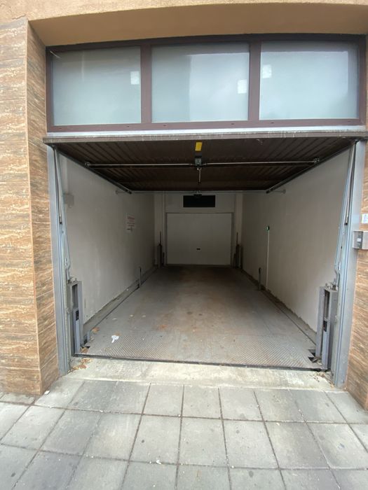 Парко място до “Операта”