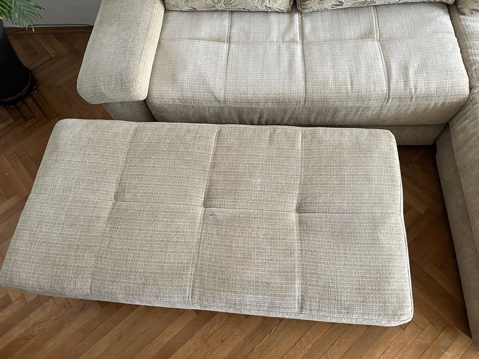 Ъглов диван с табуретка и функция спане