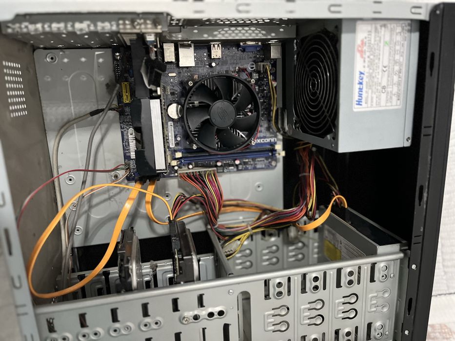 Продам компьютер рабочие отличном состоянии