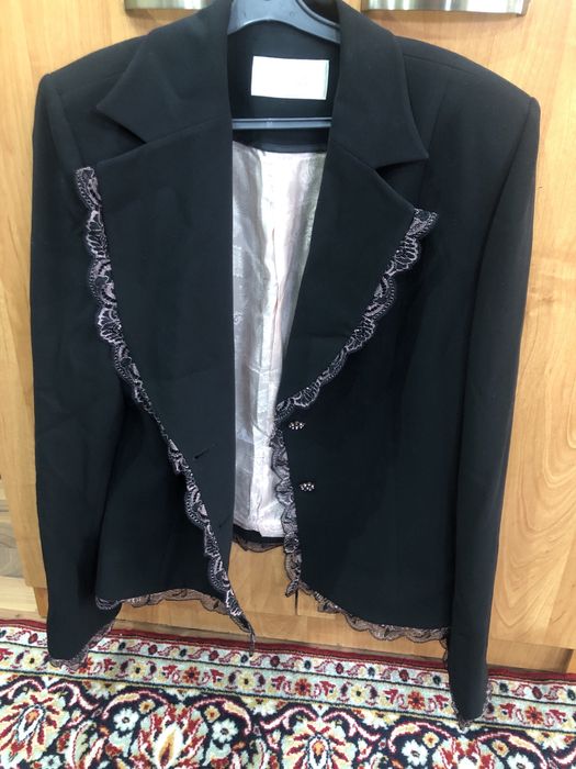 Продаю женский нарядный костюм , ж