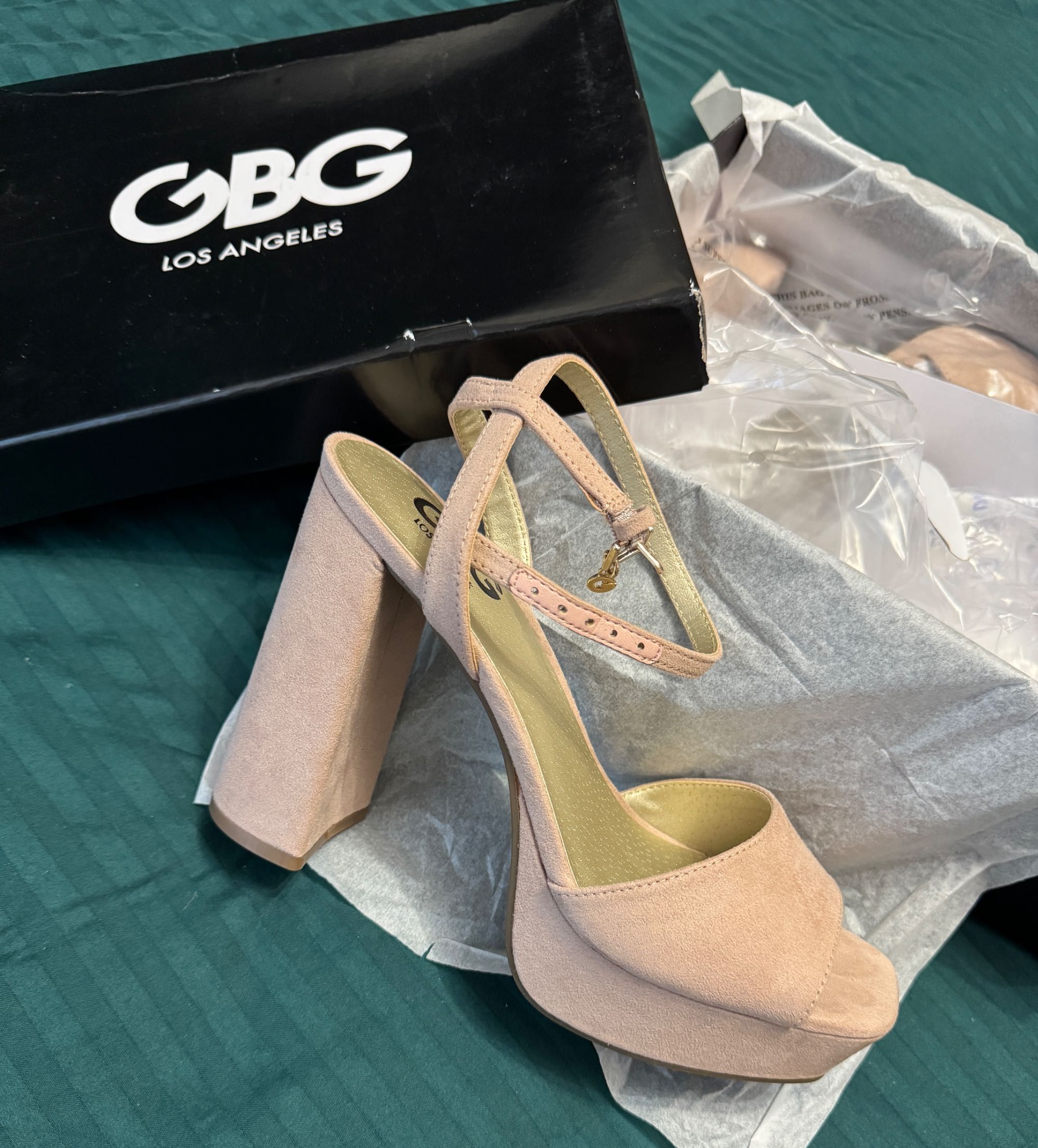 Розови сандали на платформа с ток от G by Guess