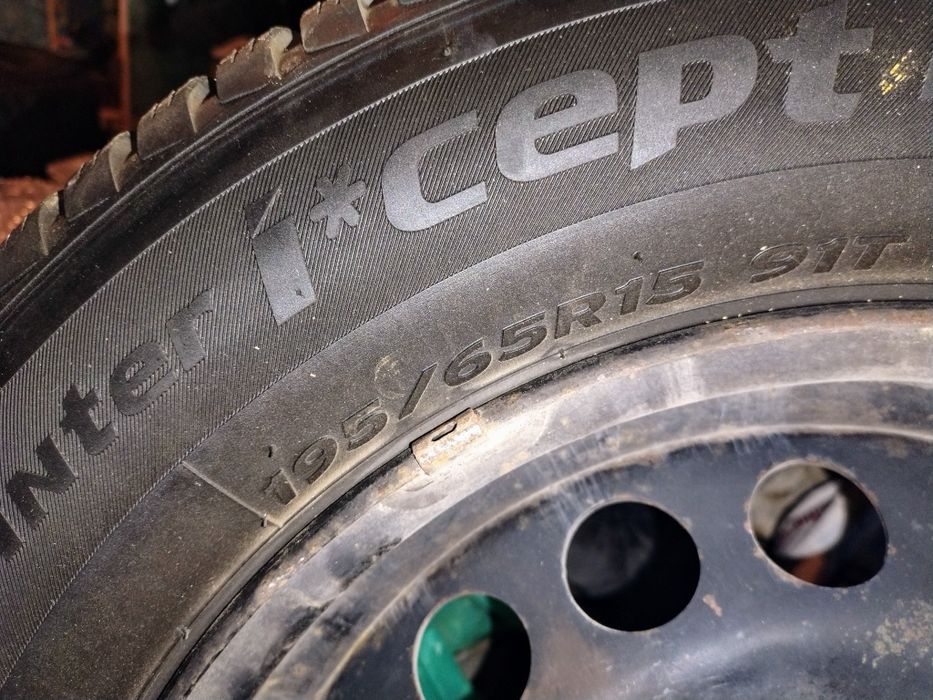 2 бр. зимни гуми Hankook Winter i*cept RS2 195/65 R15, 6 мм, DOT 3020