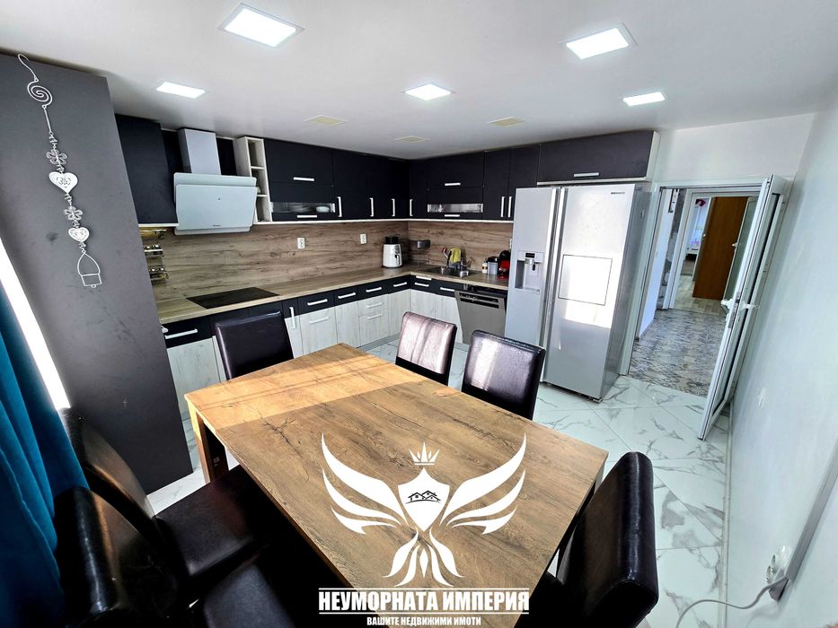 Продавам двуетажна къща 240РЗП с широк двор 1280кв. в с.Дълбок Извор