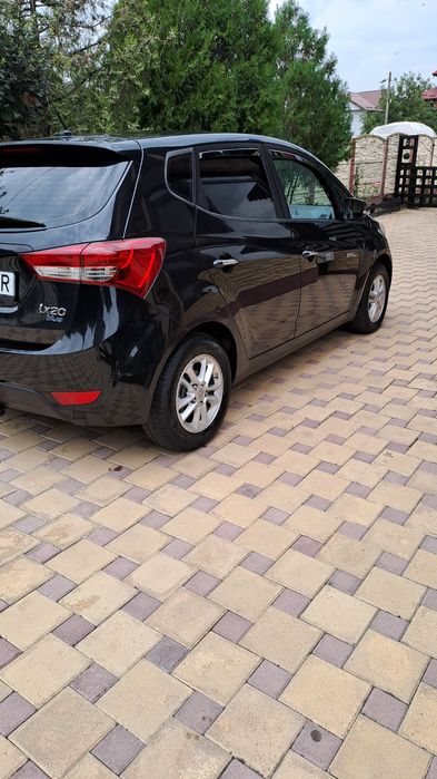 Hyundai ix20 blue drive