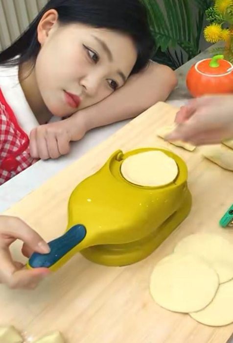 Пирожки қамырын жаятын және бүгетін сатылады