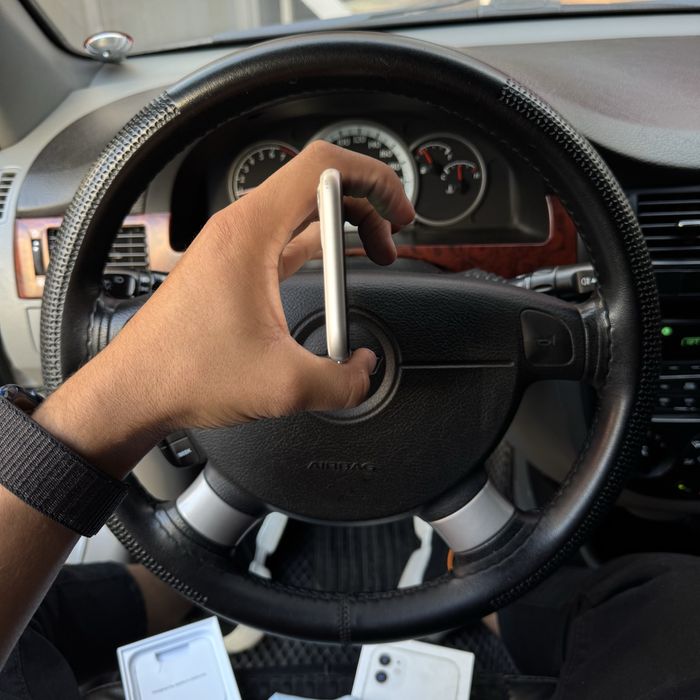Iphone 11 128 gb white karopka bor