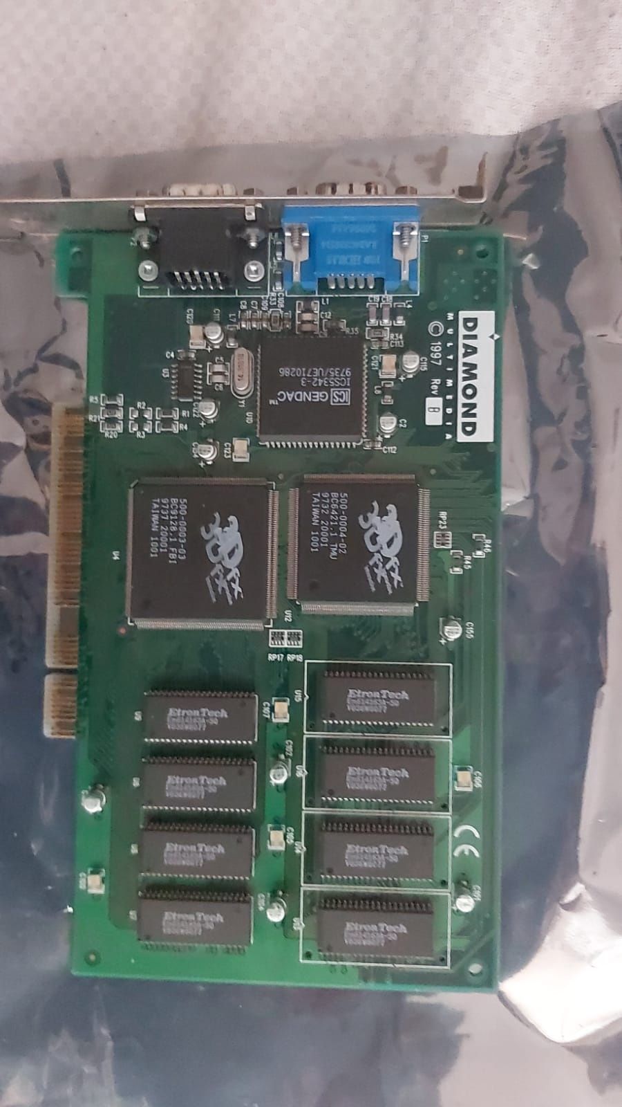 Placa Voodoo1 3dfx 4mb de la DIAMOND perfect funcțională